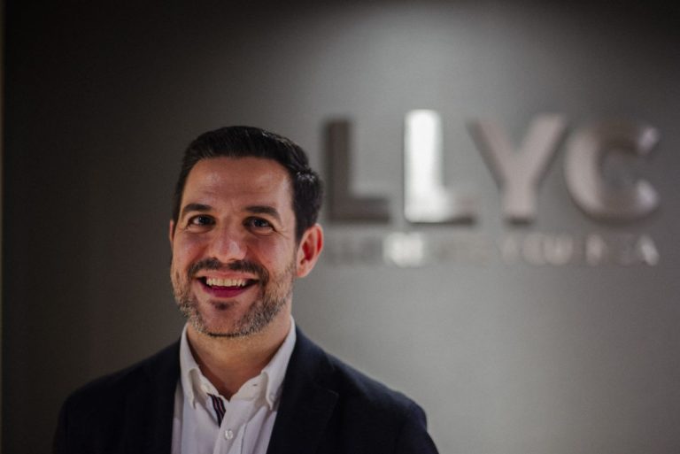 Roberto Carreras, experto en marketing conversacional: «La IA no nos quitará el trabajo, lo hará quien sepa usarla»