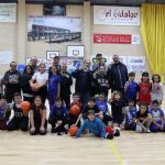 El CB Opticalia Manzanares regala un abono a los niños y niñas de la escuela deportiva de baloncesto