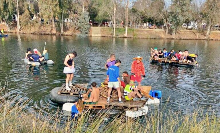 Treinta años despidiendo el año bañándose y celebrando que el río Bullaque es un río vivo