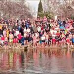 Despiden 2023 con un baño de vértigo en el río Bullaque, en El Robledo