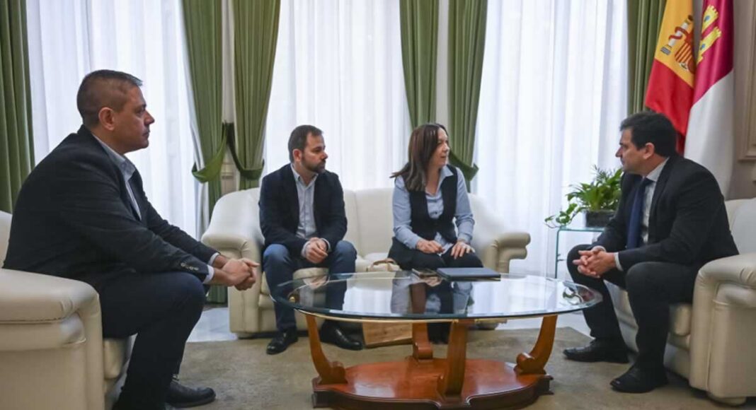 El presidente de la Diputación recibe en el Palacio Provincial a la alcaldesa de Alcázar de San Juan