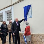 Una cerámica recuerda que los terrenos del colegio ‘San José’ de Manzanares fueron donados por el obispo Carrascosa
