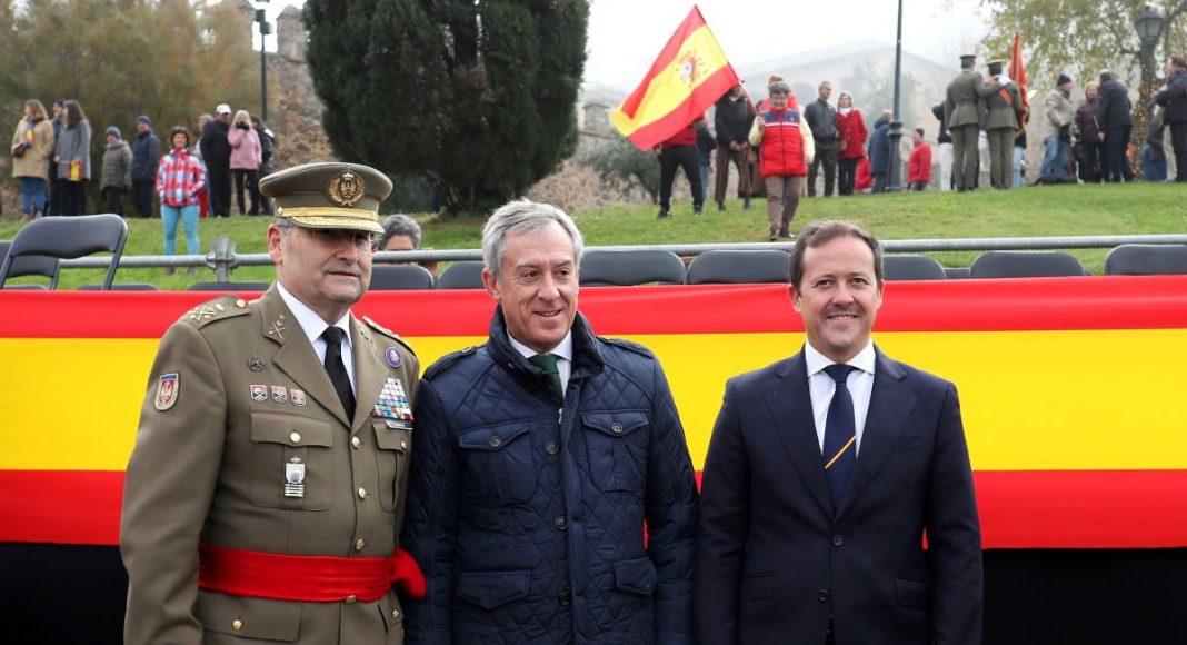 Javier López Martín e izado de bandera en Toledo