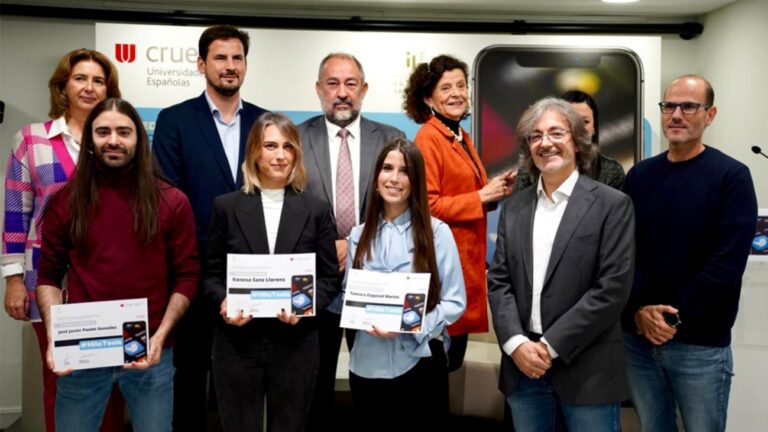 El doctor de la UCLM José Javier Paulet recoge el premio #HiloTesis por su proyecto sobre computación cuántica