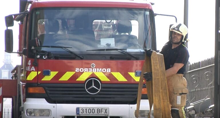 Dos hombres afectados por inhalación de humo en el incendio de una vivienda en Casasimarro