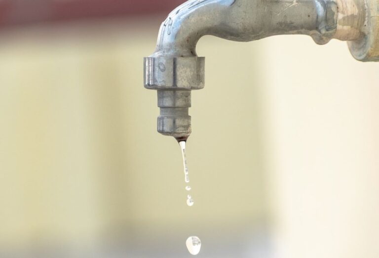 La Junta acusa a Núñez de mentir sobre el canon del agua: “El 25 % se devolverá cuando los ayuntamientos liquiden”