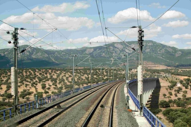 Decenas de viajeros de Ciudad Real y Puertollano, afectados por los retrasos en trenes AVE