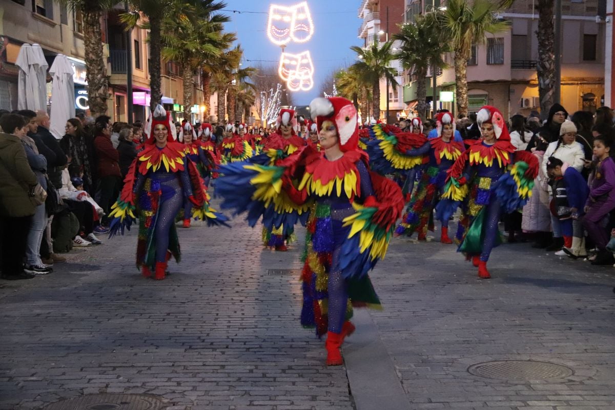 Miles de personas disfrutaron en Manzanares del Concurso Regional de Carrozas y Comparsas