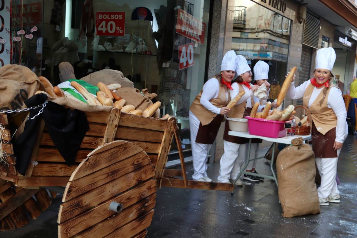 Manzanares vivió sus concursos de máscaras a pesar de la lluvia