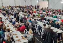 Las personas mayores de Manzanares celebran el carnaval con la tradicional chocolatada con churros