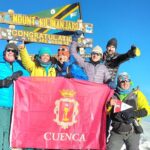 El conquense Miguel Ángel Rubio llega a la cima del Kilimanjaro para recaudar 20.000 euros para luchar contra el cáncer