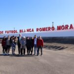 El nombre de Blanca Romero Moraleda ya luce en el campo de fútbol del polideportivo de Manzanares