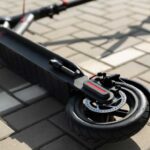 Herida una joven de 15 años que iba en patinete eléctrico tras chocar con un turismo en Alcázar