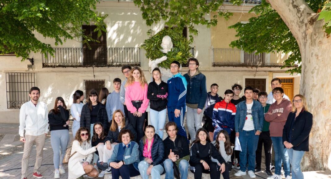 Alumnos del IES Vicente Cano en el Día del Libro