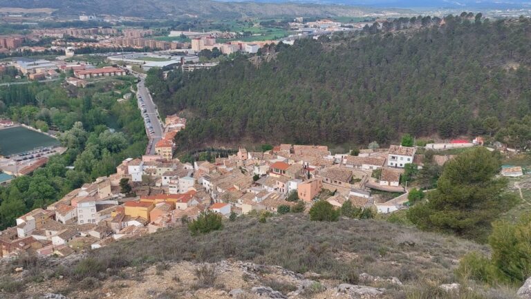 Desalojados dos edificios del barrio de San Antón de Cuenca tras un incendio de madrugada