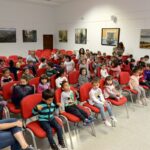 Juan Malabar encanta a los niños y niñas de Argamasilla de Alba con sus ‘Cuentos de quita y pon’