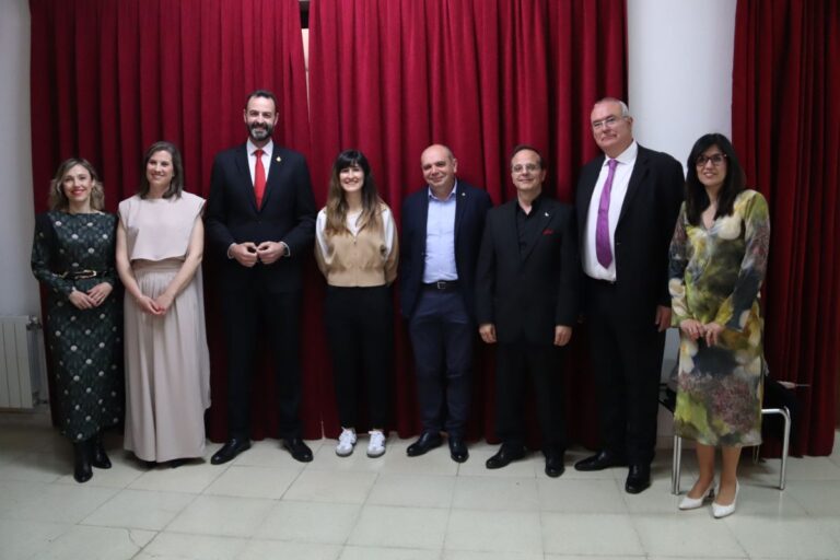 La revista ‘Siembra’ hace un reconocimiento al mundo de la educación, del deporte y de la música de Manzanares