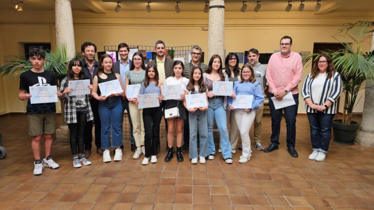 126 jóvenes artistas expresan su arte en el patio de la Casa de Cultura de Manzanares