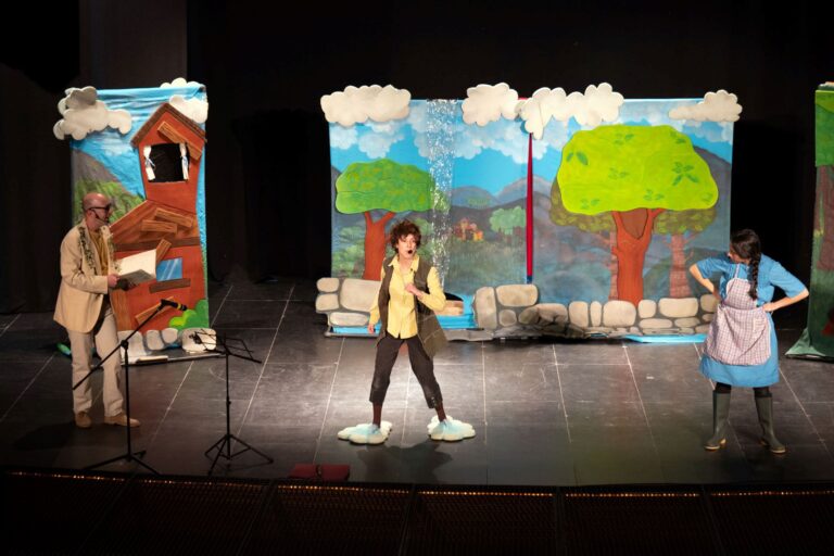 El Teatro Auditorio de Argamasilla de Alba se transformó en una divertida aula de inglés