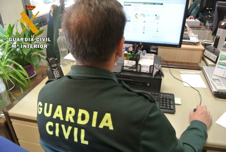 Detenido un vecino de Argamasilla de Alba por un supuesto delito de acoso por Internet