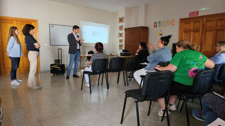 El SOIL acerca la administración digital a los vecinos de Manzanares
