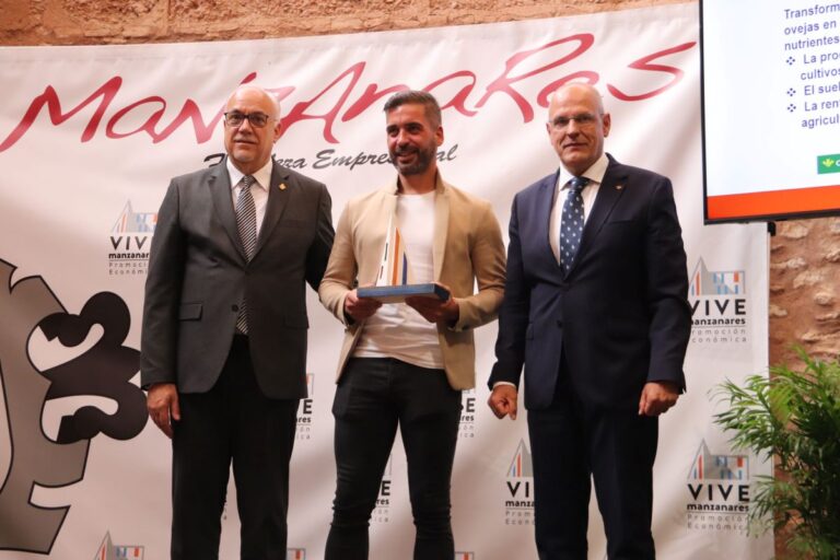 Un proyecto para convertir lana ovina en abono orgánico gana el X Concurso Emprende en Manzanares