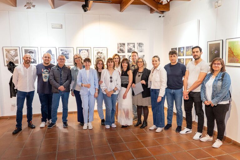La pasión por la fotografía de ‘El Galgo Blanco’ llega a la Galería Gregorio Prieto en Argamasilla de Alba