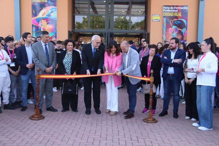 Manzanares inaugura la Feria de la Formación Profesional, donde se esperan 700 participantes