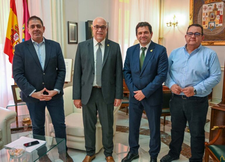 Nieva pide apoyo a Valverde para desarrollar diversos proyectos en Manzanares