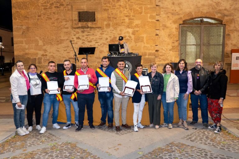Sonia González entrega los reconocimientos Mayorales 2024 en las Fiestas de San Isidro Labrador en Argamasilla de Alba