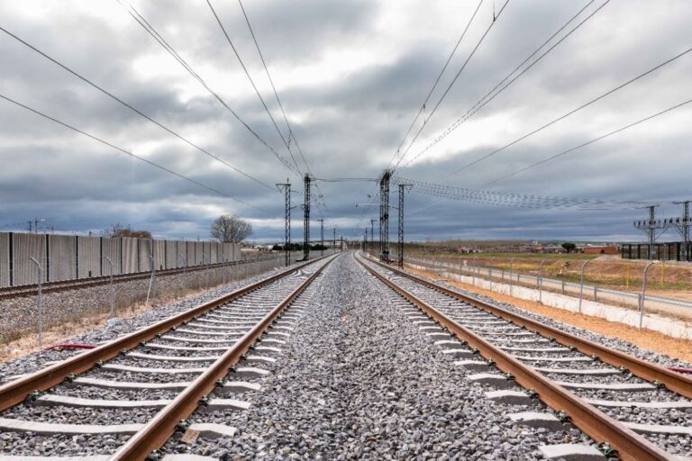 Adif reduce la velocidad de forma preventiva en tramos de Cuenca y Toledo por avisos de maquinistas
