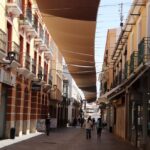 El Ayuntamiento de Manzanares renueva los toldos de la calle Empedrada