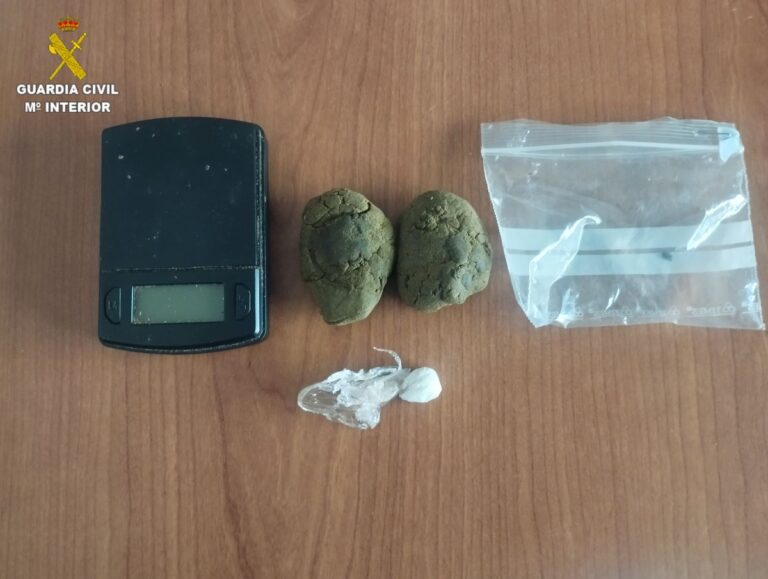 Detenido en Tarancón tras saltarse un control de la Guardia Civil y llevar hachís y cocaína en su coche