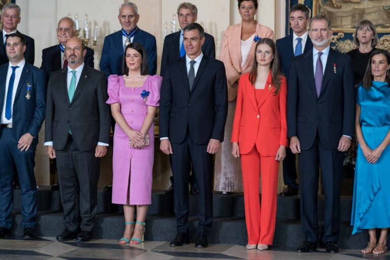 Felipe VI condecora con la Orden del Mérito Civil al consejero delegado de la empresa CNC Bárcenas de Valdepeñas