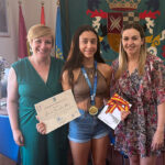 Sonia González recibe a la joven promesa argamasillera que conquista la gimnasia rítmica nacional