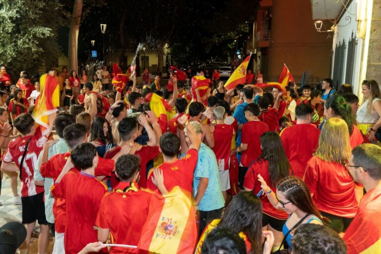Argamasilla de Alba celebra la conquista de la cuarta Eurocopa en una noche mágica en Berlín