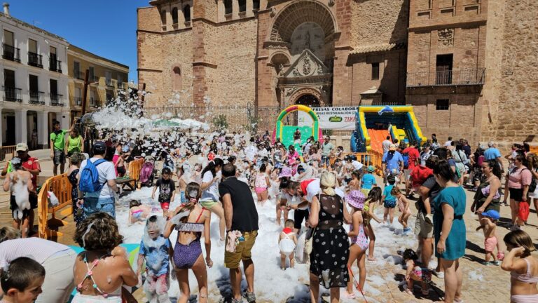 El encierro infantil, los castillos acuáticos y la fiesta de la espuma cierran las actividades infantiles de la Feria de Manzanares