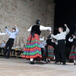 El folklore vuelve a llenar la plaza de la Constitución de Manzanares