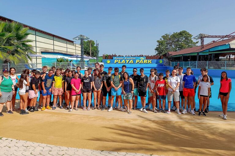 53 jóvenes de Argamasilla de Alba disfrutan de un día en el Playa Park
