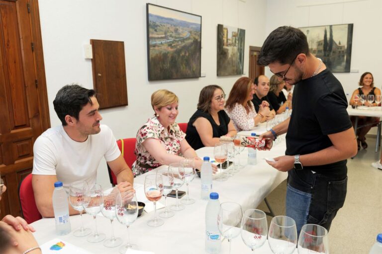 Argamasilla de Alba brinda por la diversidad con una cata de ‘vinos LGTBIQ+’