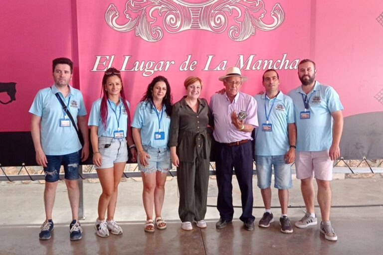La I Concentración de Autos Clásicos reúne a aficionados de toda la provincia en Argamasilla de Alba