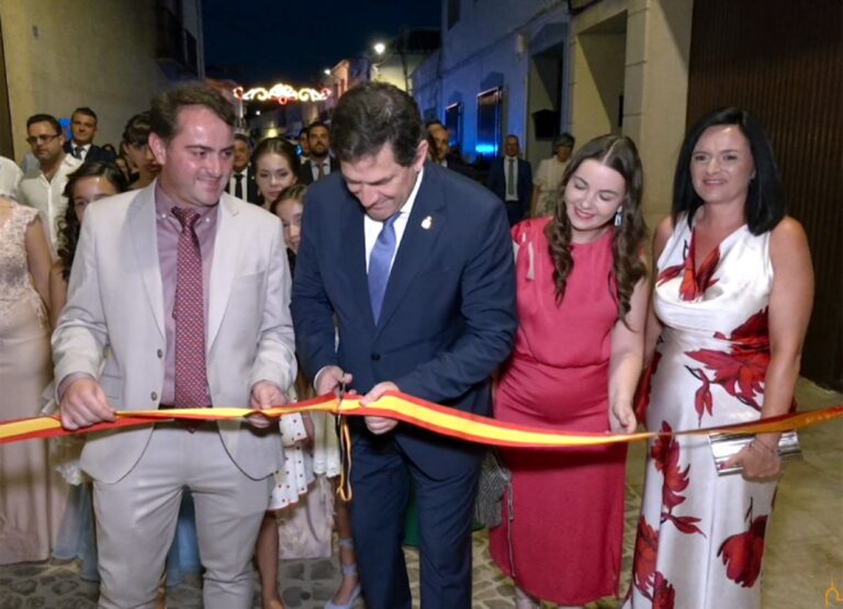 Valverde reafirma el apoyo de la Diputación para potenciar las tradiciones en la inauguración de las fiestas de Moral de Calatrava