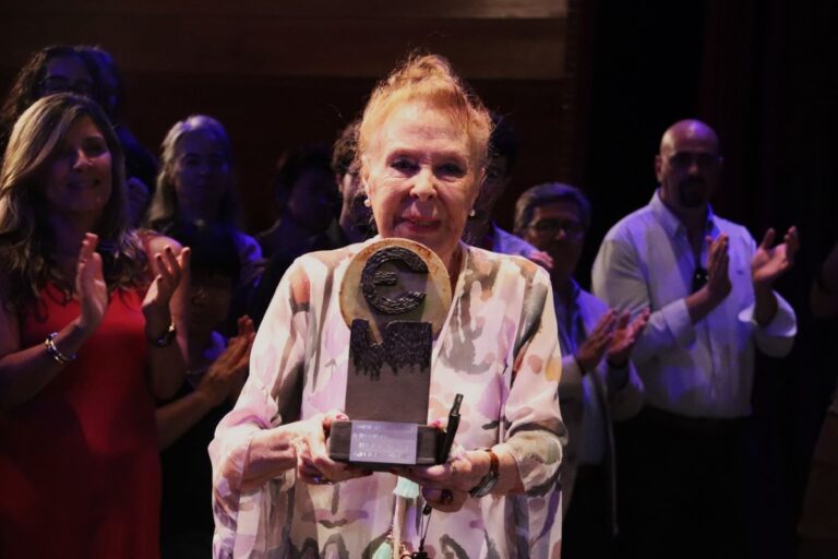 La actriz Gemma Cuervo recibe en Manzanares el Premio Escena 2024 del FITC ‘Lazarillo’