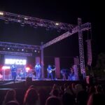 Rock, rumba y ritmos latinos se mezclan en el concierto de Huecco en Campo de Criptana