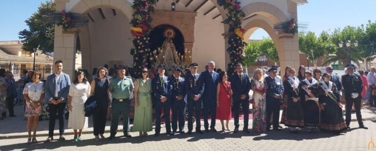 Valverde expresa su compromiso con el sector del vino en las fiestas de Socuéllamos