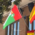 La nueva bandera de Bolaños de Calatrava ondea ya en el balcón principal del ayuntamiento