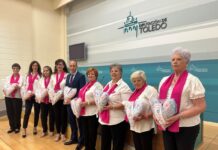 Mujeres intentarán elaborar 700 cojines terapeúticos para operadas de cáncer de mama en un cita en Toledo