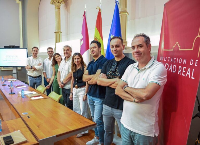Milagros Calahorra mantiene un encuentro con periodistas para preparar la Gala Provincial del Deporte de la Diputación de Ciudad Real