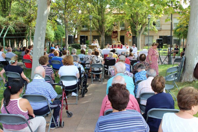 La Feria del Cristo de la Columna llega a la residencia de mayores de Bolaños de Calatrava con una misa de campaña