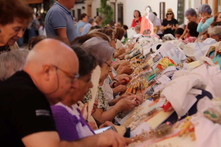 Artesanía, encuentro y convivencia en Manzanares en la XXIX Muestra de Encaje de Bolillos